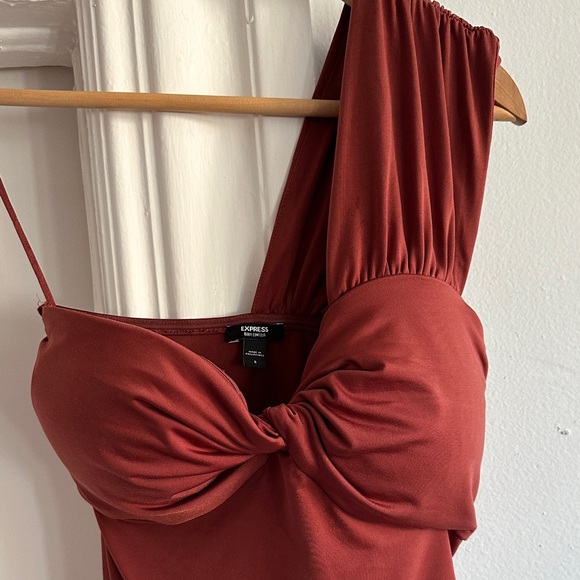 Express Body Contour Bodysuit in Rich Rust - Picture 3 of 8